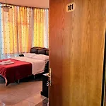 W Bush Square 4*