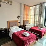 W Bush Square Ξενοδοχείο 4*