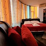 W Bush Square Hotel