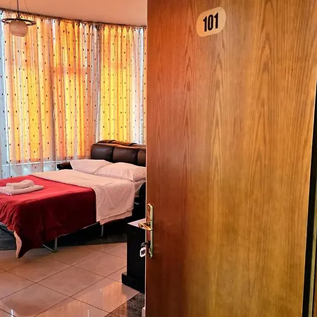 W Bush Square 4*