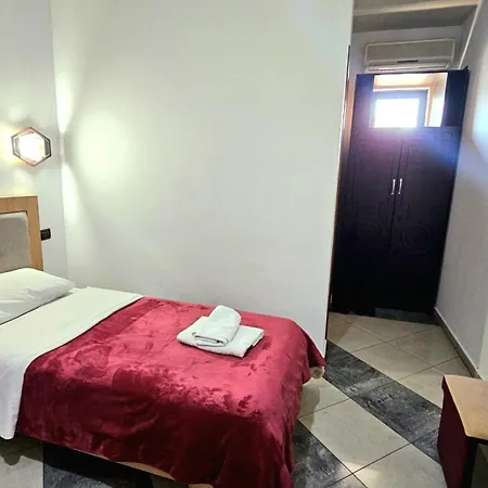 W Bush Square 4*