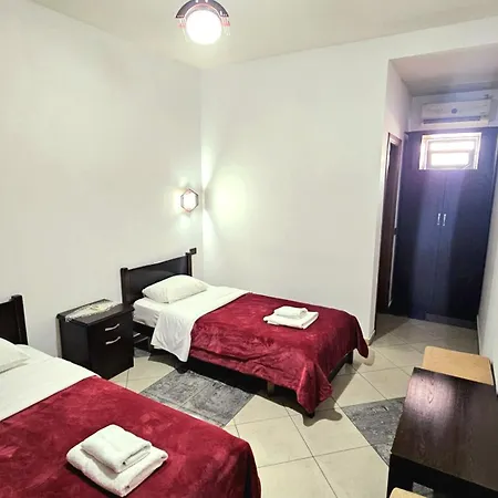 W Bush Square 4*