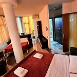 Hotel W Bush Square 4*